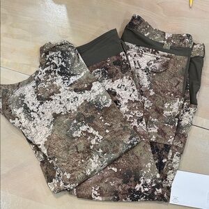 Cabela’s Camouflage Patterned Pants and Long-sleeve Shirt Set